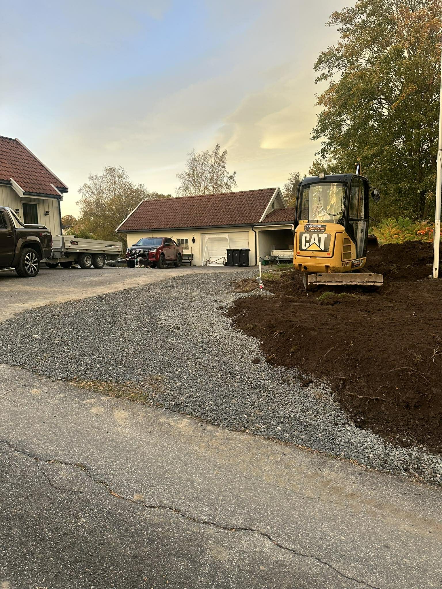 Planering av innkjørsel med CAT minigraver